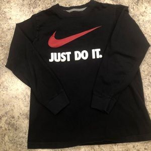Nike long sleeved t-shirt (boys)